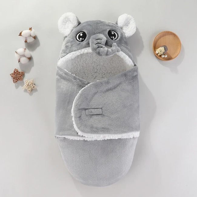 Baby-Kuschelnest Elefant, flache Nähte und weiches Material, Baby-Pyjama zum Einkuscheln, Vorderansicht