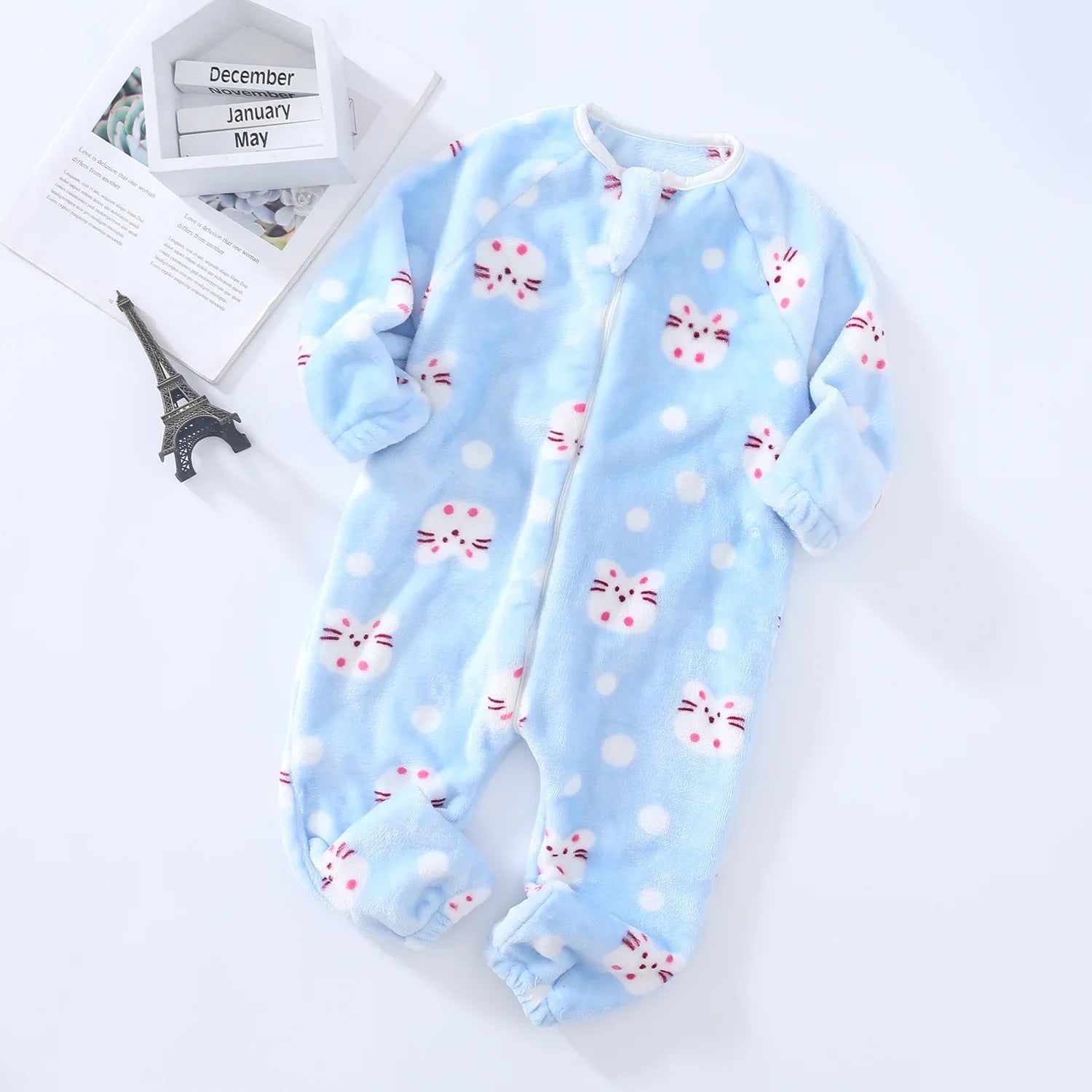 Baby-Schlafanzug Katze, flache Nähte und weiches Material, Baby-Pyjama zum Einkuscheln, Vorderansicht