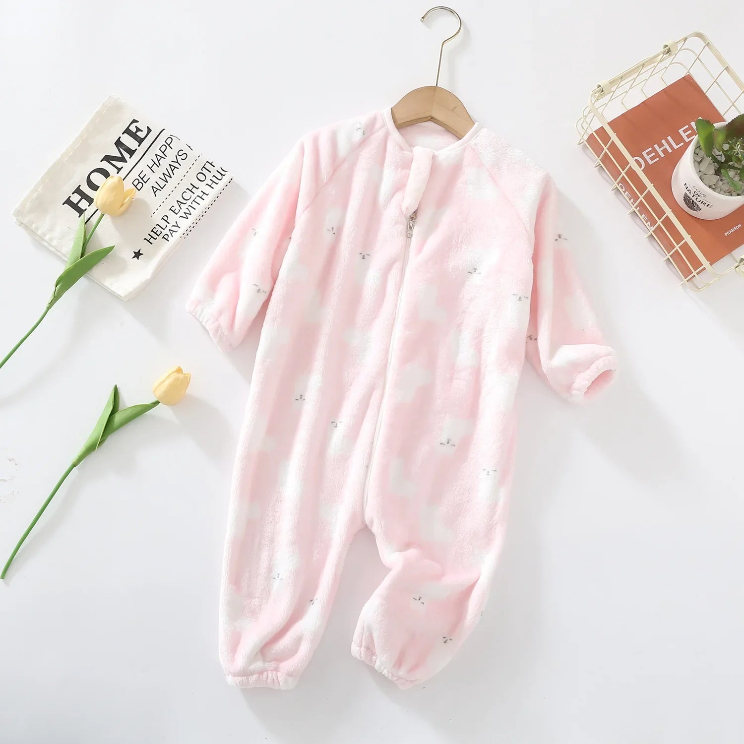 Baby-Schlafanzug Sweat, flache Nähte und weiches Material, Baby-Pyjama zum Einkuscheln, Vorderansicht