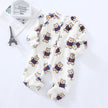 Baby-Schlafanzug Teddybär, flache Nähte und weiches Material, Baby-Pyjama zum Einkuscheln, Vorderansicht