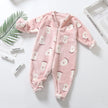 Baby-Schlafanzug Zip, flache Nähte und weiches Material, Baby-Pyjama zum Einkuscheln, Vorderansicht