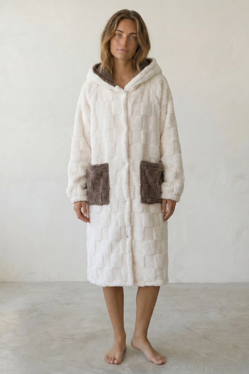 Bademantel Kuschel mit Kapuze, weiches Fleece, kuscheliger Bademantel zum Einkuscheln, Vorderansicht