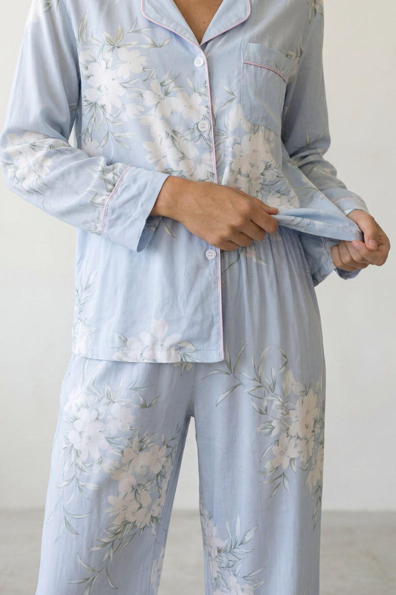 Baumwoll-Schlafanzug Blumen Hellblau Damen, atmungsaktive Baumwolle, Baumwoll-Pyjama für Damen zum Einkuscheln, Rückansicht