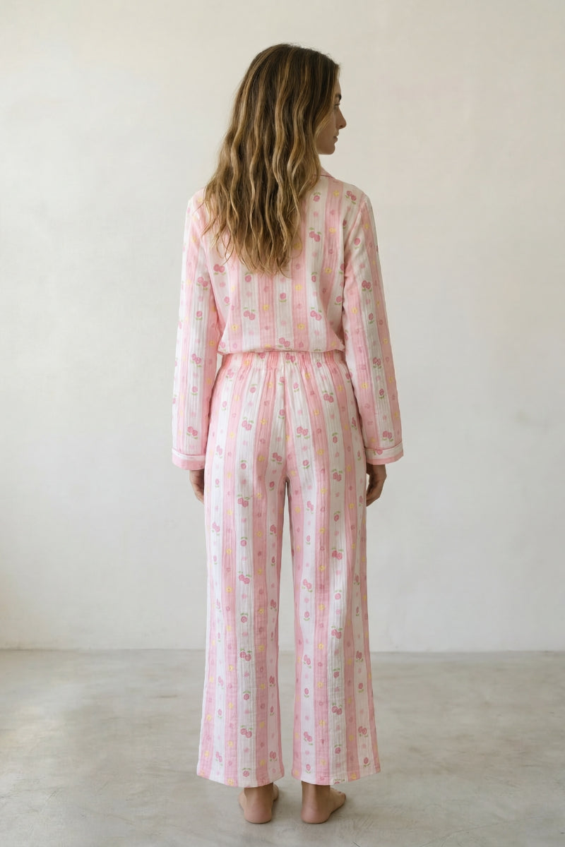 Baumwoll-Schlafanzug Blumen Rosa Damen, atmungsaktive Baumwolle, Baumwoll-Pyjama für Damen, Detailansicht der Verarbeitung