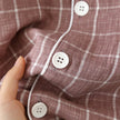 Baumwoll-Schlafanzug Karo Altrosa Herren, atmungsaktive Baumwolle, Baumwoll-Pyjama für Herren zum Einkuscheln, Rückansicht