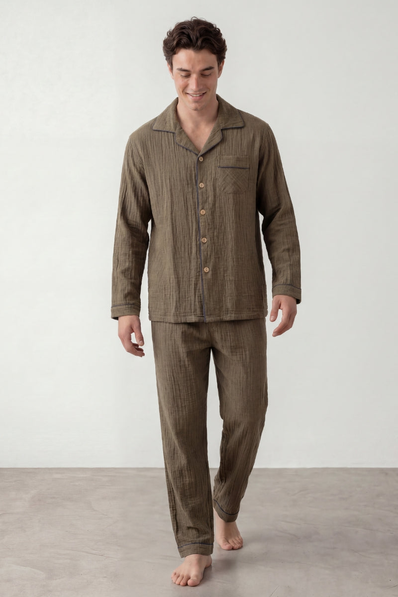 Baumwoll-Schlafanzug Khaki Herren, atmungsaktive Baumwolle, Baumwoll-Pyjama für Herren zum Einkuscheln, Vorderansicht