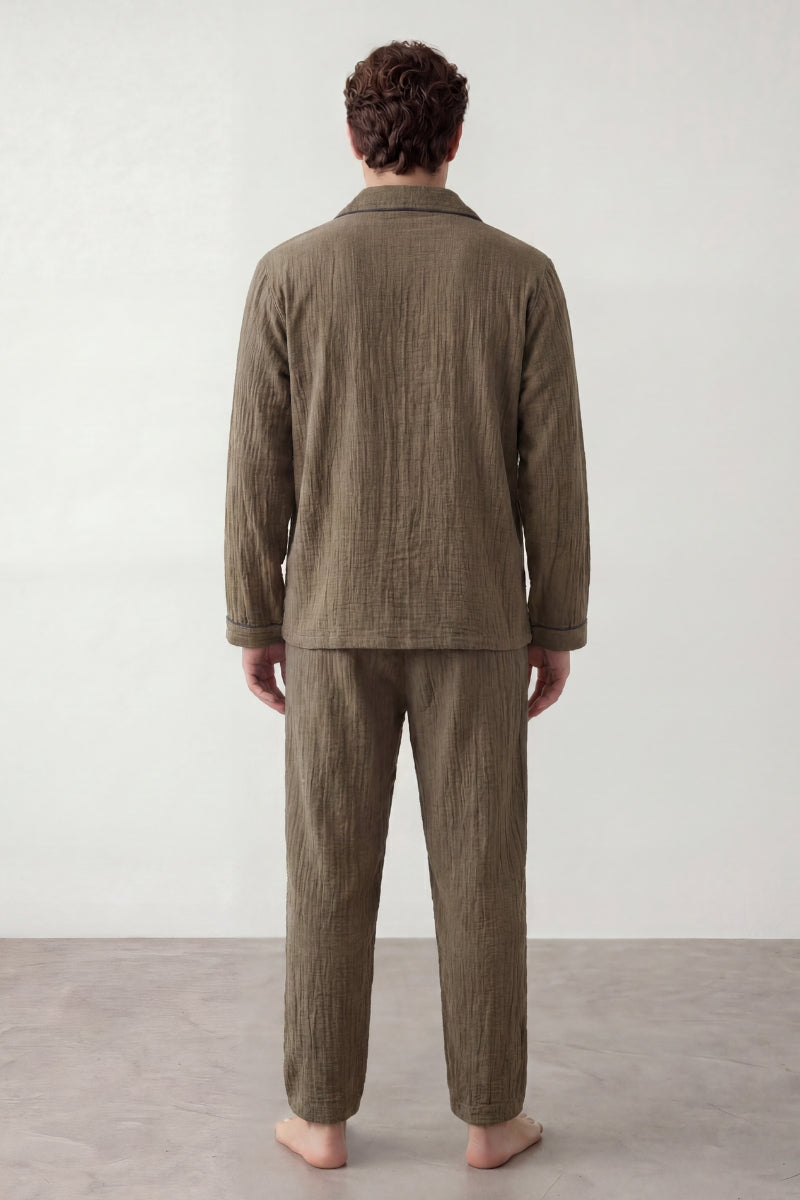 Baumwoll-Schlafanzug Khaki Herren, atmungsaktive Baumwolle, Baumwoll-Pyjama für Herren zum Einkuscheln, Rückansicht