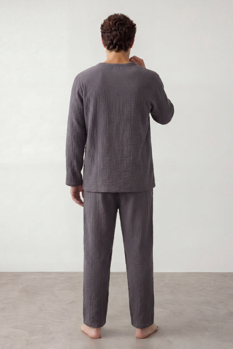 Baumwoll-Schlafanzug Marineblau Herren, atmungsaktive Baumwolle, Baumwoll-Pyjama für Herren, Materialdetail in Nahaufnahme
