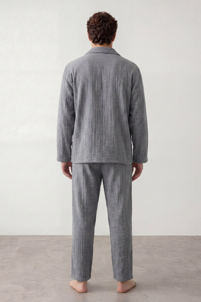 Baumwoll-Schlafanzug Nadelstreifen Herren, atmungsaktive Baumwolle, Baumwoll-Pyjama für Herren zum Einkuscheln, Rückansicht