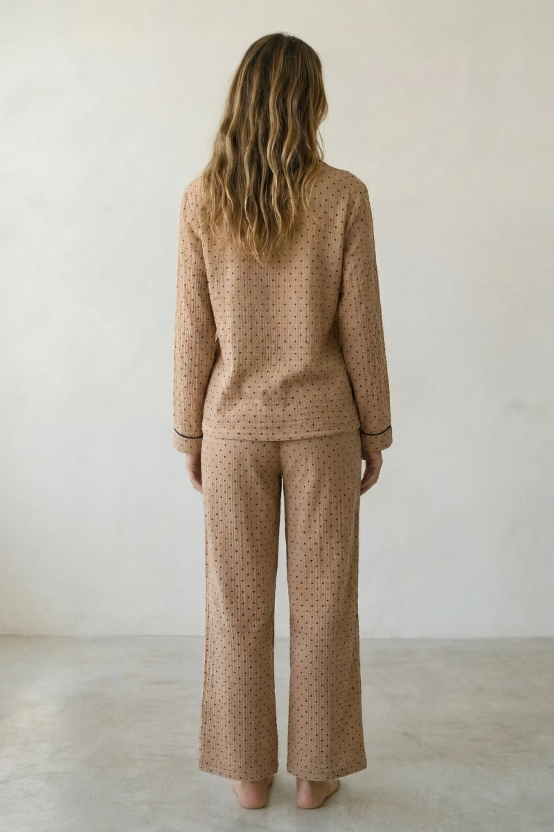 Baumwoll-Schlafanzug Taupe Damen, atmungsaktive Baumwolle, Baumwoll-Pyjama für Damen zum Einkuscheln, Seitenansicht