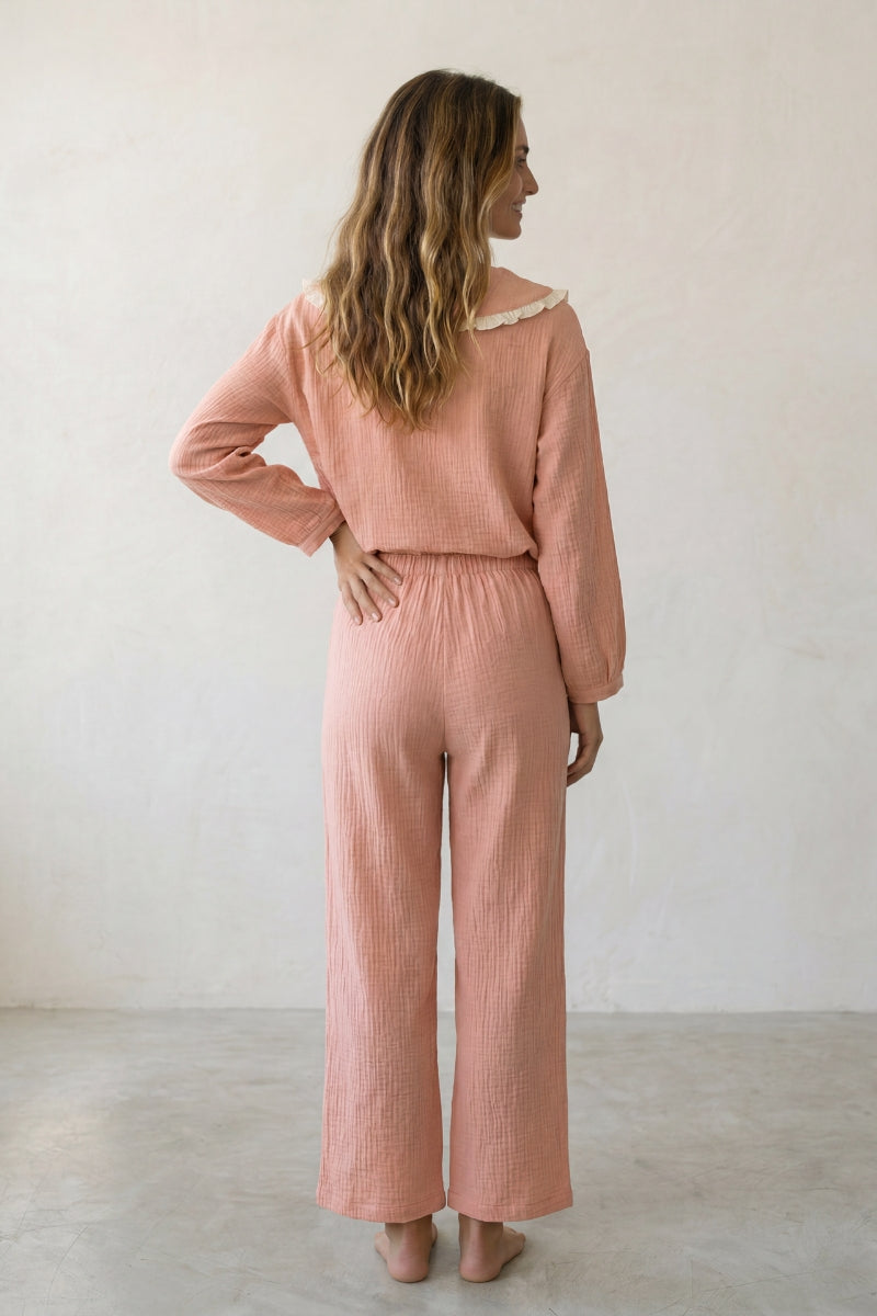 Baumwoll-Schlafanzug Terrakotta Damen, atmungsaktive Baumwolle, Baumwoll-Pyjama für Damen, Detailansicht der Verarbeitung