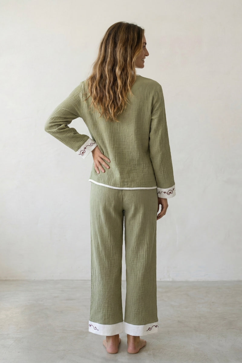 Baumwoll-Schlafanzug Wickeloptik Khaki Damen, atmungsaktive Baumwolle, Baumwoll-Pyjama für Damen, Seitenansicht
