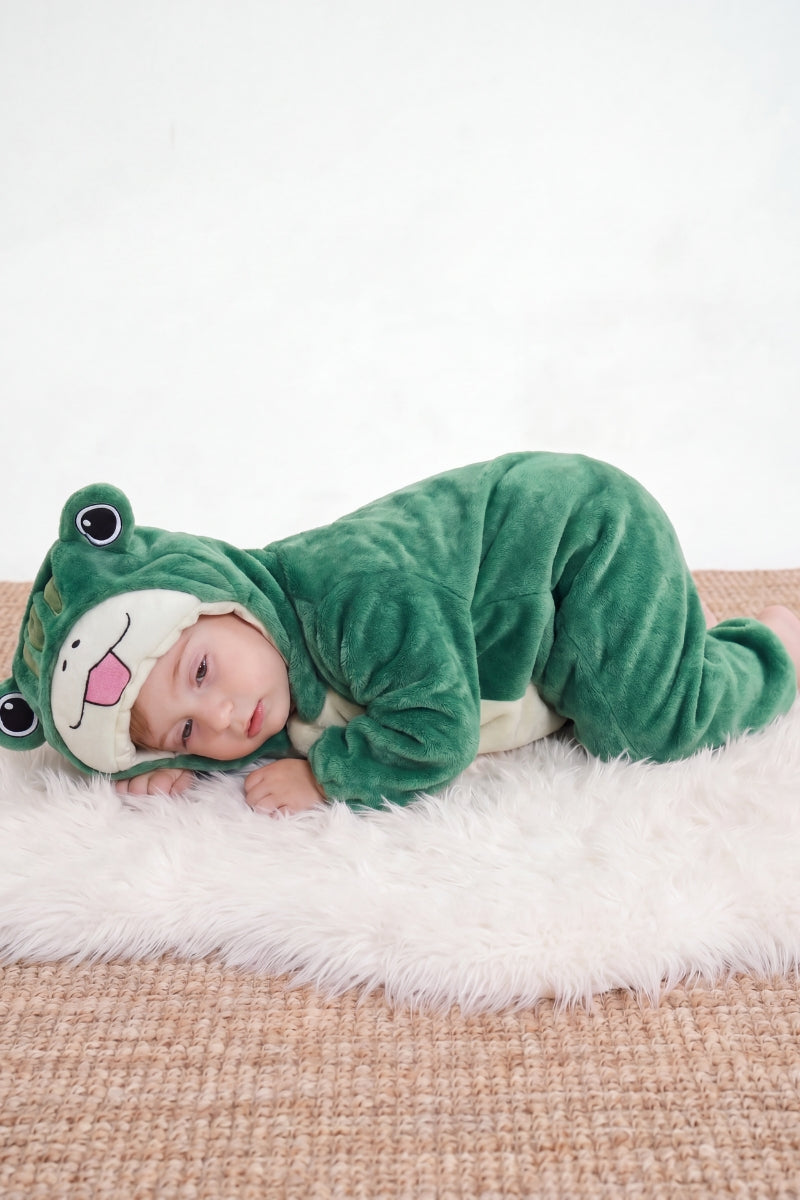 Einteiler Schlafanzug Baby Frosch, Kapuze und weiches Material, einteiliger Schlafanzug für Kinder, Vorderansicht