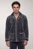 Fleece-Schlafanzug Anthrazit Gerippt Herren, flauschiges Fleece, Fleece-Pyjama für Herren zum Einkuscheln, Vorderansicht