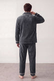 Fleece-Schlafanzug Anthrazit Gerippt Herren, flauschiges Fleece, Fleece-Pyjama für Herren zum Einkuscheln, Rückansicht