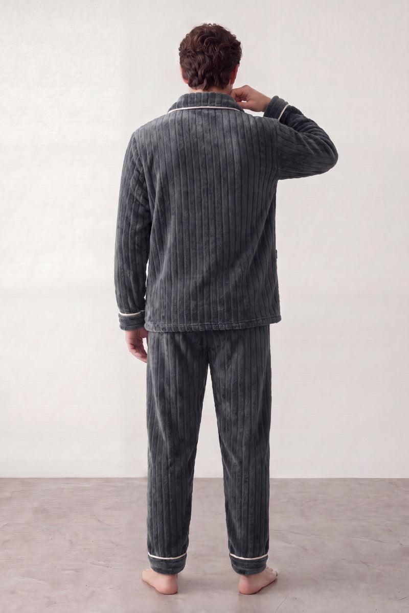 Fleece-Schlafanzug Anthrazit Gerippt Herren, flauschiges Fleece, Fleece-Pyjama für Herren zum Einkuscheln, Rückansicht