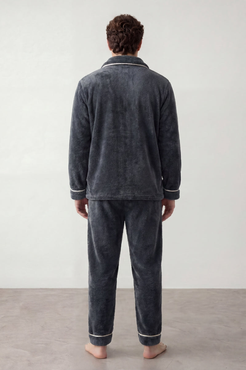 Fleece-Schlafanzug Dunkelgrau Herren, flauschiges Fleece, Fleece-Pyjama für Herren, Detailansicht der Verarbeitung