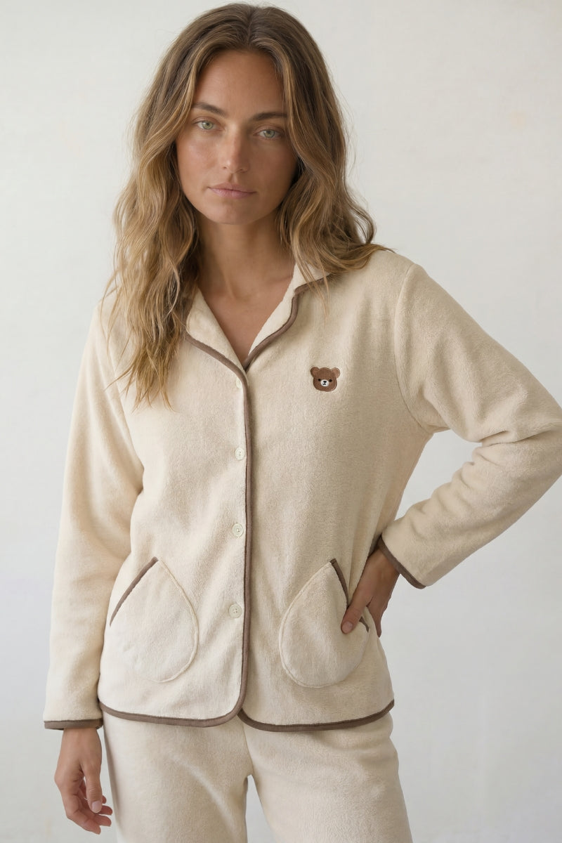 Fleece-Schlafanzug Ecru mit Bärchen, flauschiges Fleece, Fleece-Pyjama für Damen zum Einkuscheln, Vorderansicht