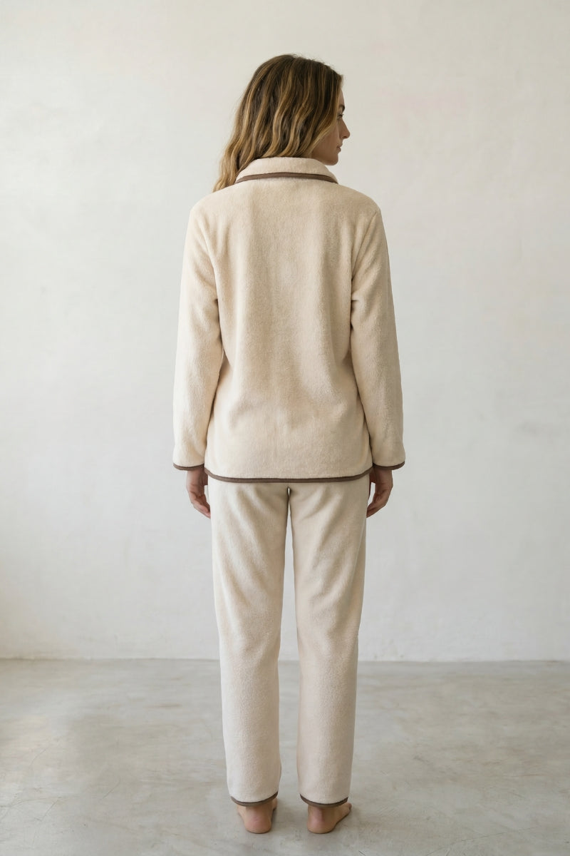 Fleece-Schlafanzug Ecru mit Bärchen, flauschiges Fleece, Fleece-Pyjama für Damen, Detailansicht der Verarbeitung