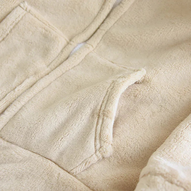 Fleece-Schlafanzug Hasenohren Creme, flauschiges Fleece, Fleece-Pyjama für Damen, Detailansicht der Verarbeitung