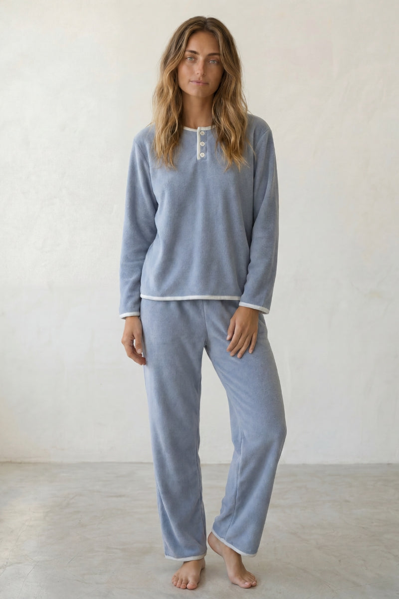 Fleece-Schlafanzug Hellblau, flauschiges Fleece, Fleece-Pyjama für Damen zum Einkuscheln, Vorderansicht