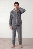 Fleece-Schlafanzug Hellgrau Herren, flauschiges Fleece, Fleece-Pyjama für Herren zum Einkuscheln, Vorderansicht