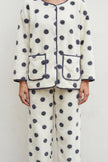 Fleece-Schlafanzug Punkte Weiß, flauschiges Fleece, Fleece-Pyjama für Damen zum Einkuscheln, Rückansicht