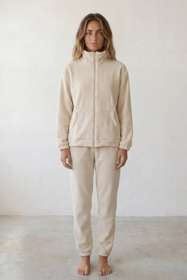 Fleece-Schlafanzug Sandbeige, flauschiges Fleece, Fleece-Pyjama für Damen zum Einkuscheln, Vorderansicht