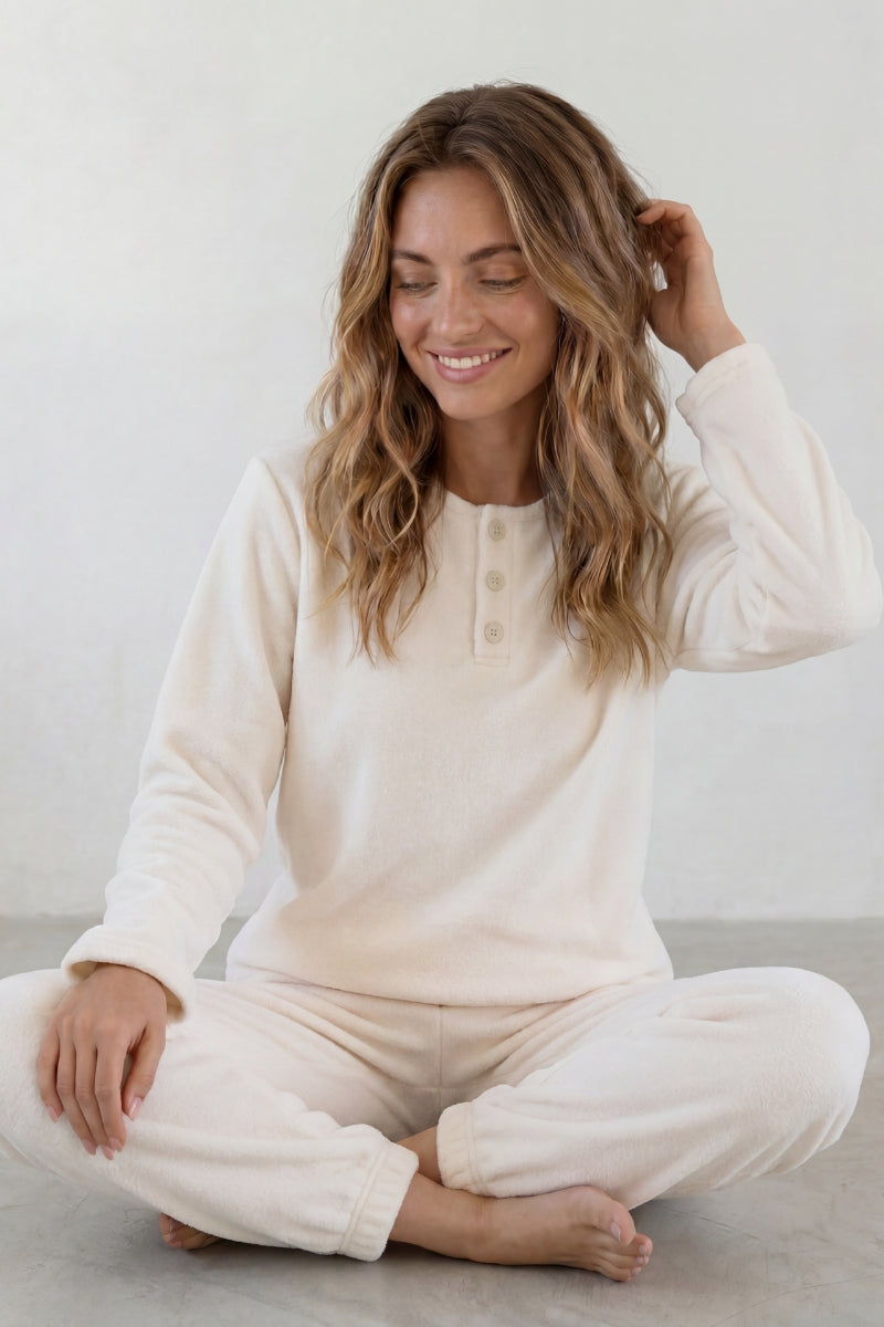Fleece-Schlafanzug Weiß, flauschiges Fleece, Fleece-Pyjama für Damen zum Einkuscheln, Vorderansicht
