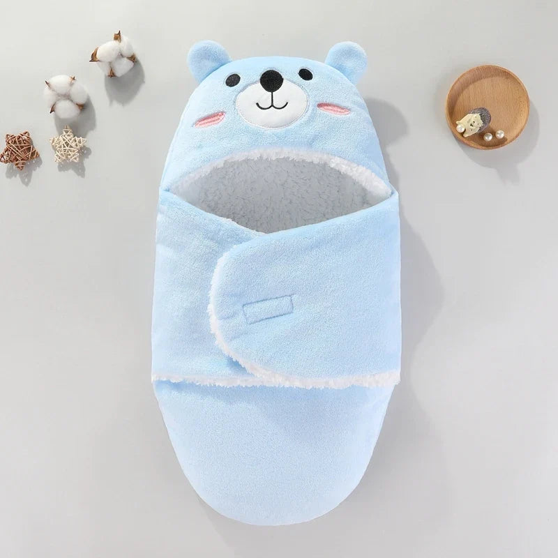Fußsack Bär, flache Nähte und weiches Material, Baby-Pyjama zum Einkuscheln, Vorderansicht
