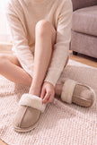 Hausschuhe Pantoletten Beige, gefüttert mit isolierender Sohle, warme Hausschuhe für zu Hause zum Einkuscheln, Vorderansicht