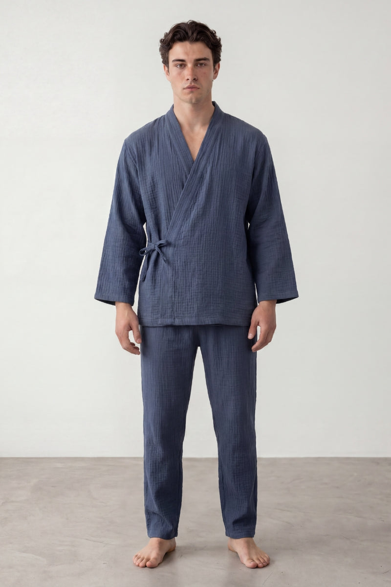 Kimono-Schlafanzug mit Bindegürtel Herren, atmungsaktive Baumwolle, Baumwoll-Pyjama für Herren zum Einkuscheln, Vorderansicht