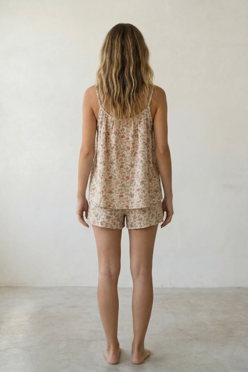 Kurzer Schlafanzug Blumen Beige, leichtes Material, kurzer Pyjama für Damen zum Einkuscheln, Rückansicht