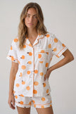 Kurzer Schlafanzug Orangen-Print, leichtes Material, kurzer Pyjama für Damen zum Einkuscheln, Vorderansicht