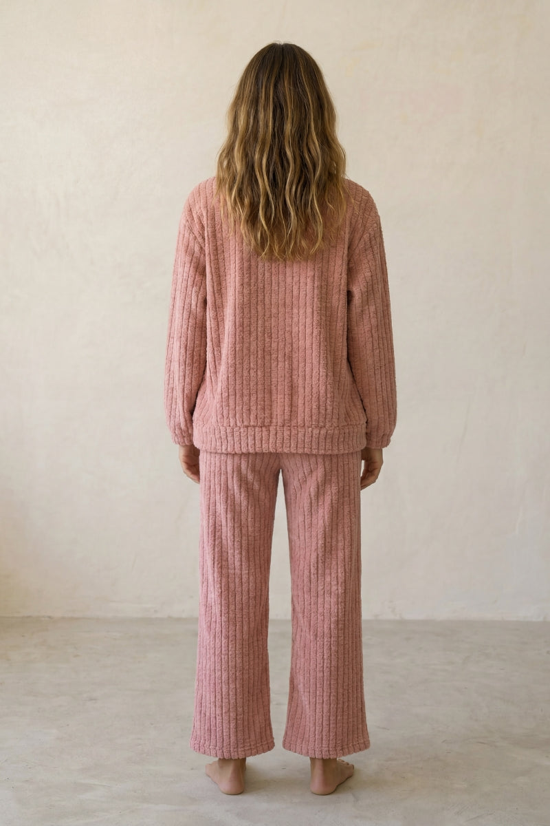 Kuschel-Schlafanzug Terrakotta, dichte Waffelstruktur aus Kuschelfleece, Winter-Pyjama für Damen zum Einkuscheln, Rückansicht
