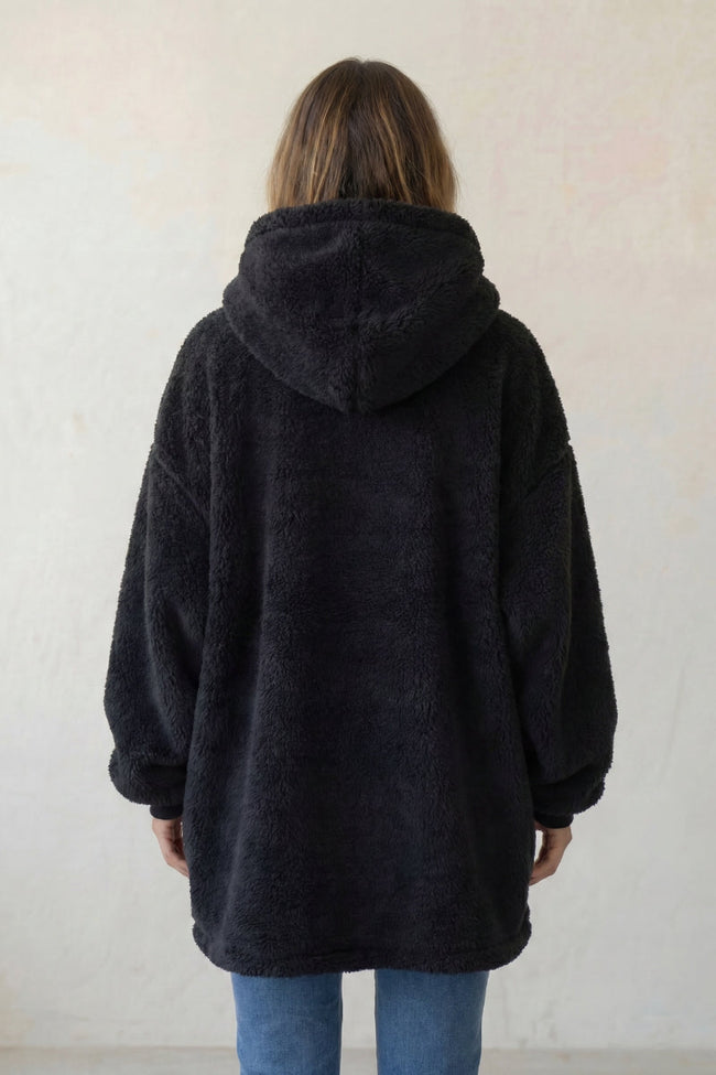 Kuscheldecke mit Ärmeln Schwarz, Oversize-Schnitt mit Kapuze, Kuscheldecke mit Ärmel zum Einkuscheln, Rückansicht