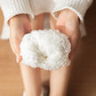 Kuschelsocken Schneeflocke, flauschiges Material, warme Kuschelsocken zum Einkuscheln, Detailansicht der Verarbeitung