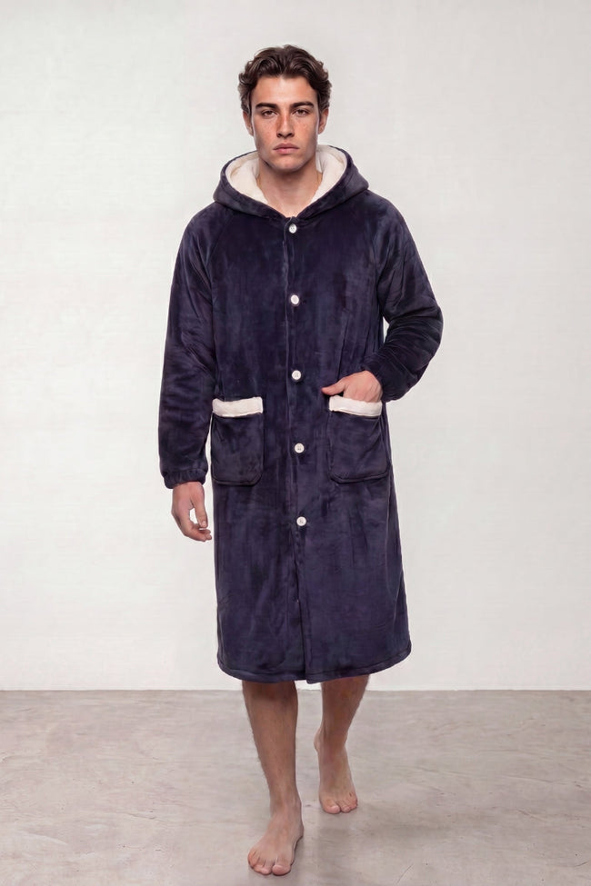 Morgenmantel Fleece Herren, langer Schnitt mit Gürtel, Morgenmantel zum Einhüllen zum Einkuscheln, Vorderansicht
