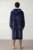 Morgenmantel Fleece Herren, langer Schnitt mit Gürtel, Morgenmantel zum Einhüllen zum Einkuscheln, Rückansicht