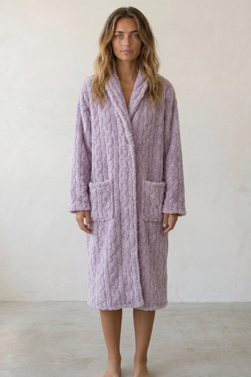 Morgenmantel Wohlig Mauve, langer Schnitt mit Gürtel, Morgenmantel zum Einhüllen zum Einkuscheln, Vorderansicht