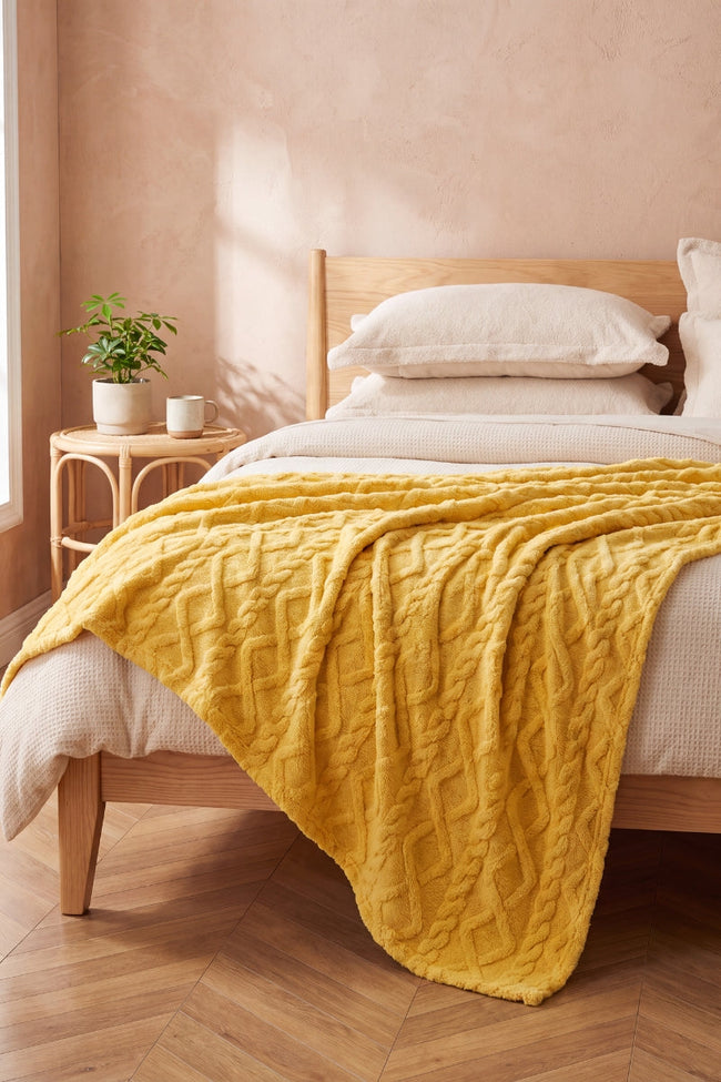 Warme Decke Gelb, flauschige warme Decke aus Kuschelfleece, warm und weich für gemütliche Abende auf dem Sofa