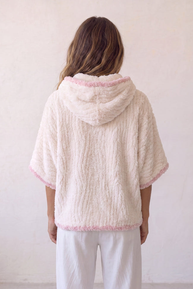 Fleece-Poncho Weiß, Fleece-Poncho in Weiß für Damen, weich und warm für gemütliche Stunden zu Hause