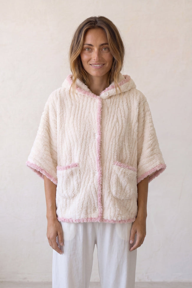 Fleece-Poncho Weiß, Fleece-Poncho in Weiß für Damen, weich und warm für gemütliche Stunden zu Hause