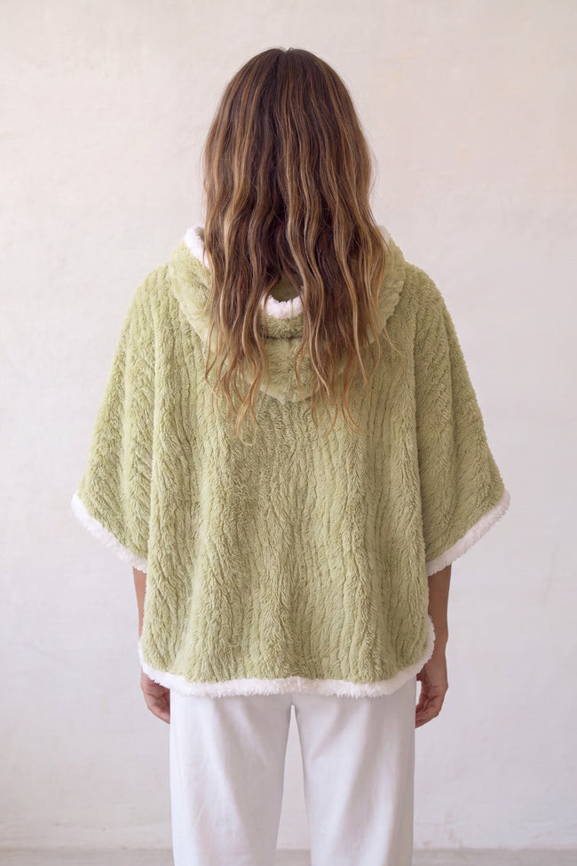Fleece-Poncho Grün, Fleece-Poncho in Grün für Damen, weich und warm für gemütliche Stunden zu Hause