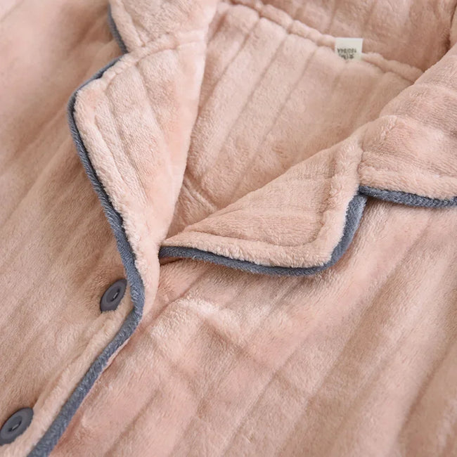 Partnerlook Schlafanzug Set, abgestimmter Schlafanzug für Damen und Herren in Rosa und Anthrazit, weich und warm für gemütliche Nächte zu zweit