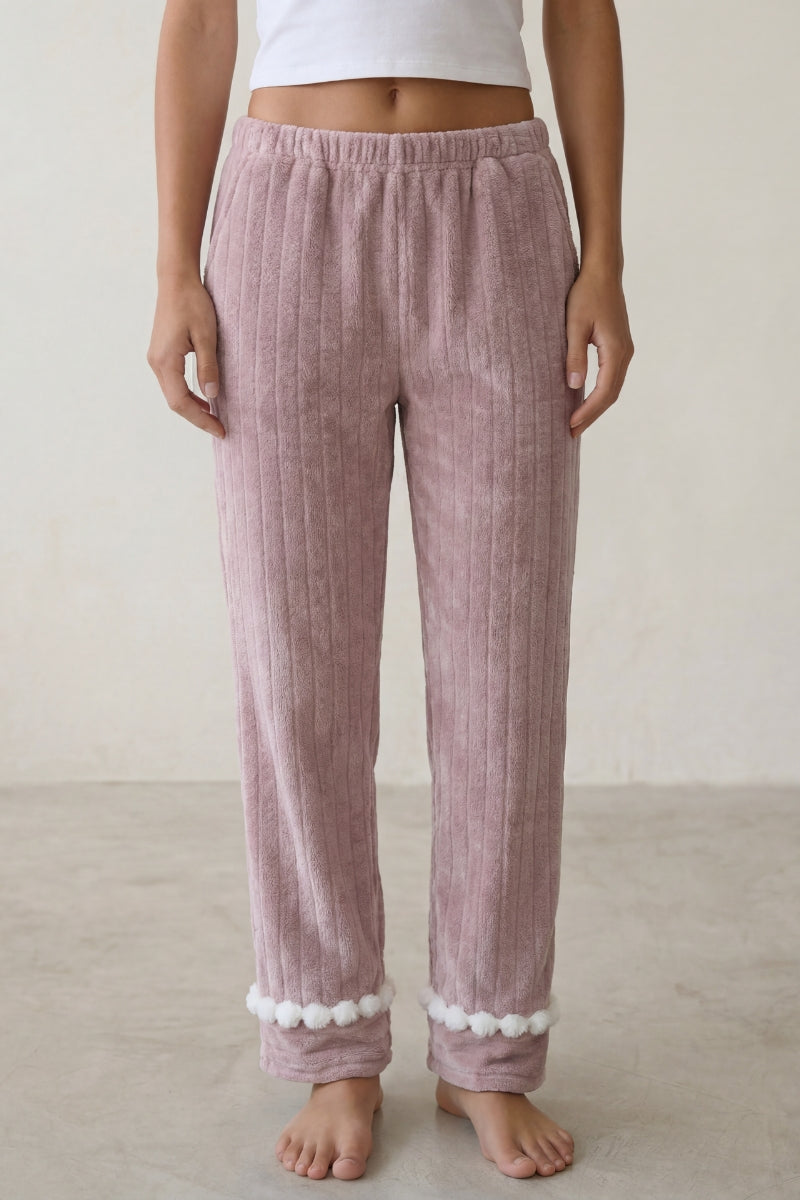 Schlafhose Bommel Mauve, weicher Gummibund, Pyjamahose für Damen zum Einkuscheln, Vorderansicht