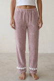 Schlafhose Bommel Mauve, weicher Gummibund, Pyjamahose für Damen zum Einkuscheln, Vorderansicht