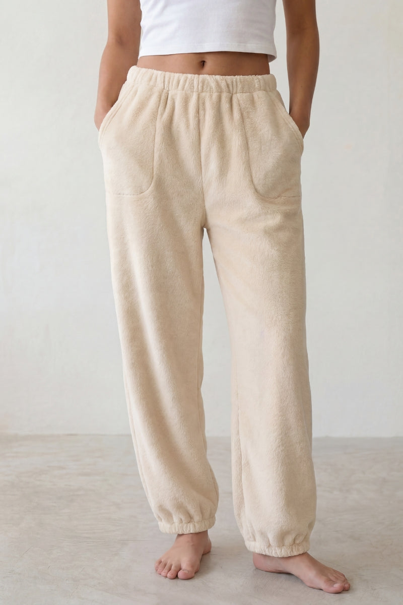 Schlafhose Fleece Ecru, weicher Gummibund, Pyjamahose für Damen zum Einkuscheln, Rückansicht