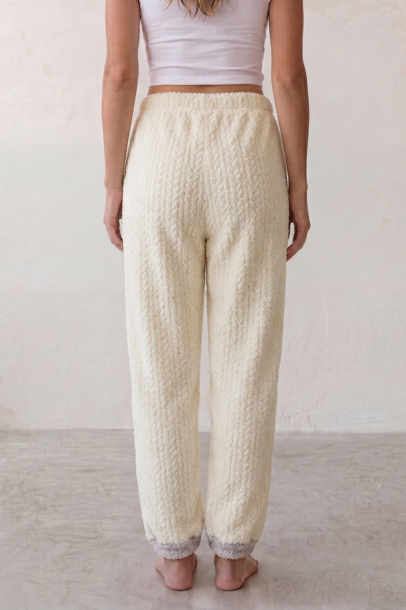 Schlafhose Kuschelfleece Ecru, weicher Gummibund, Pyjamahose für Damen zum Einkuscheln, Rückansicht