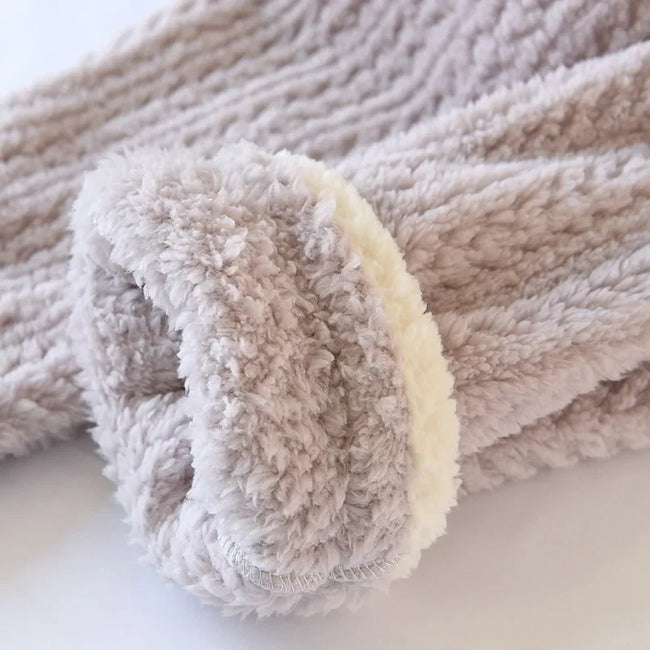 Schlafhose Kuschelfleece Flieder, weicher Gummibund, Pyjamahose für Damen zum Einkuscheln, Rückansicht